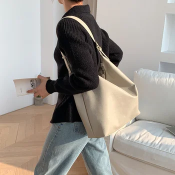 Наплечная сумка большой емкости для женщин, зимние дизайнерские маленькие сумки из искусственной кожи 2022 года, трендовые сумки и портмоне через плечо