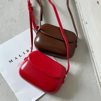 Ретро-красная сумка, мини-сумка через плечо, маленькая сумка 2023, новая корейская женская универсальная простая сумка для телефона, большая сумка (19 * 13 * 5 см)