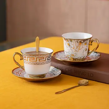 Роскошные кофейные чашки из золотой керамики, Красивые чайные кружки, наборы кофейных чашек, Праздничные подарки, наборы блюдец и ложек, посуда для завтрака